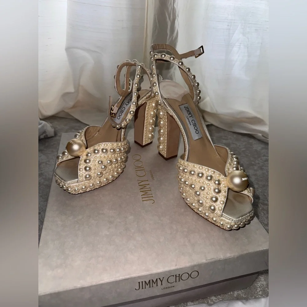 Jimmy Choo Pearl Embellished White Bridal Heels size 38 - Picture 6 of 16